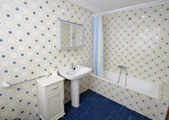 Xavier - Oceanfront With Sea Views In דירה